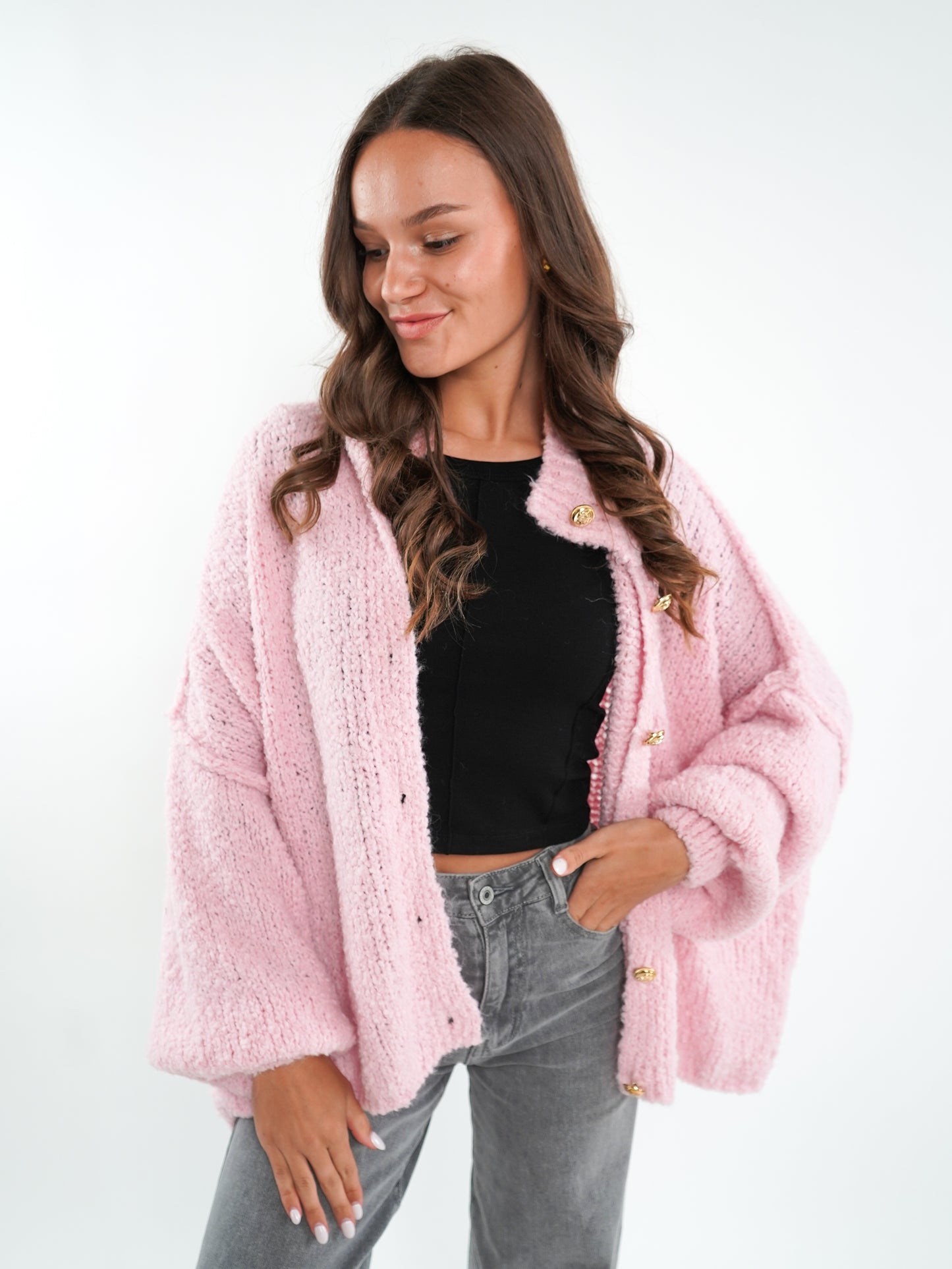 Bouclé Strickjacke mit goldenen Knöpfen - Rosa