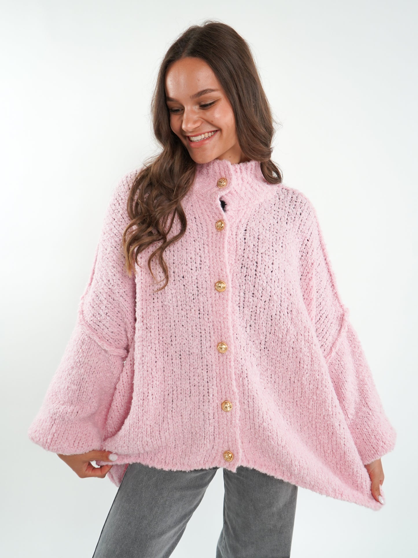 Bouclé Strickjacke mit goldenen Knöpfen - Rosa