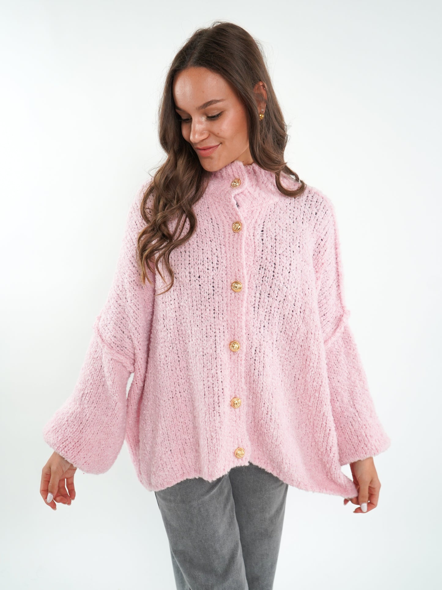 Bouclé Strickjacke mit goldenen Knöpfen - Rosa