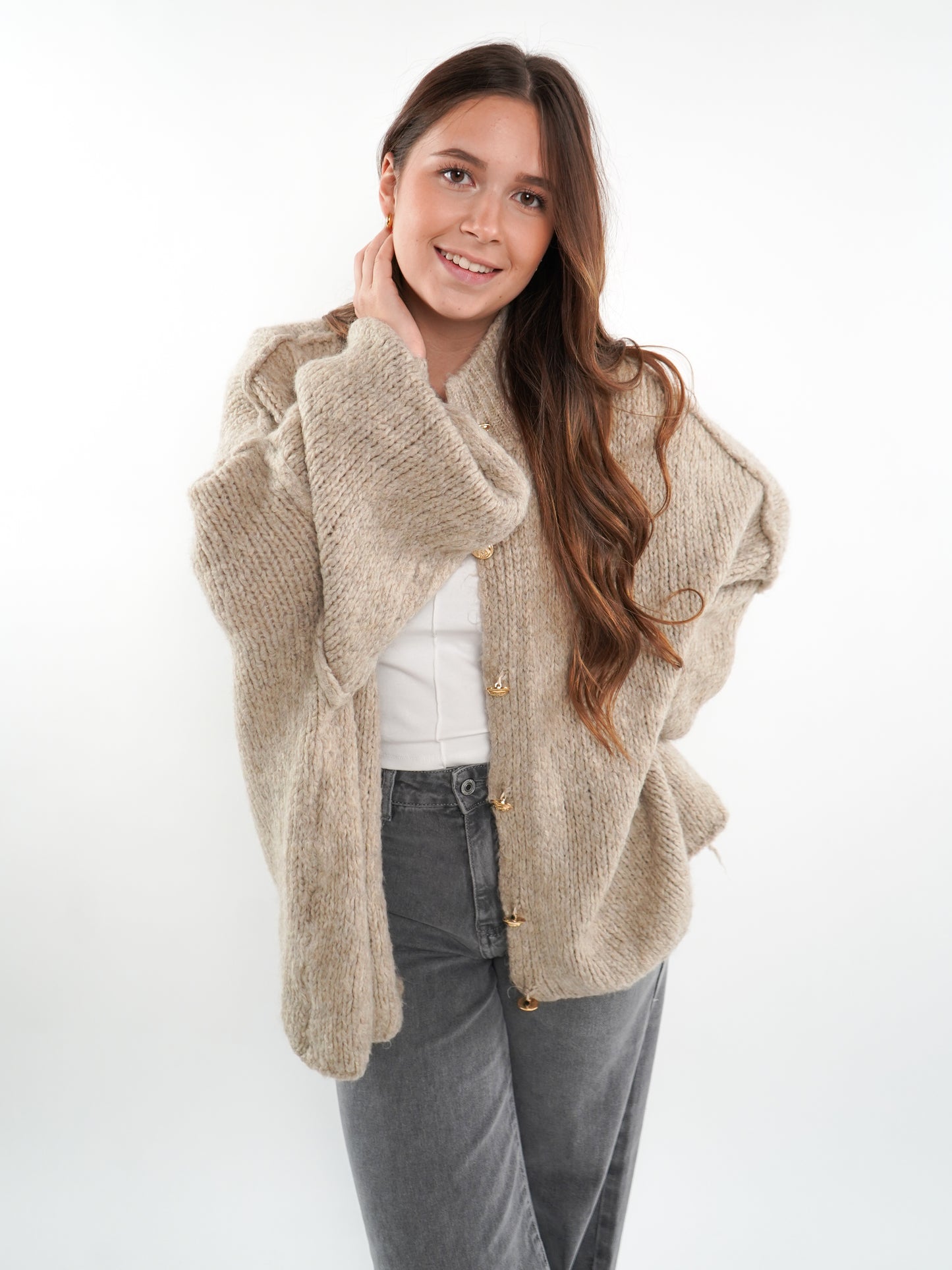 Strickjacke mit goldenen Knöpfen Ella - Braunbeige