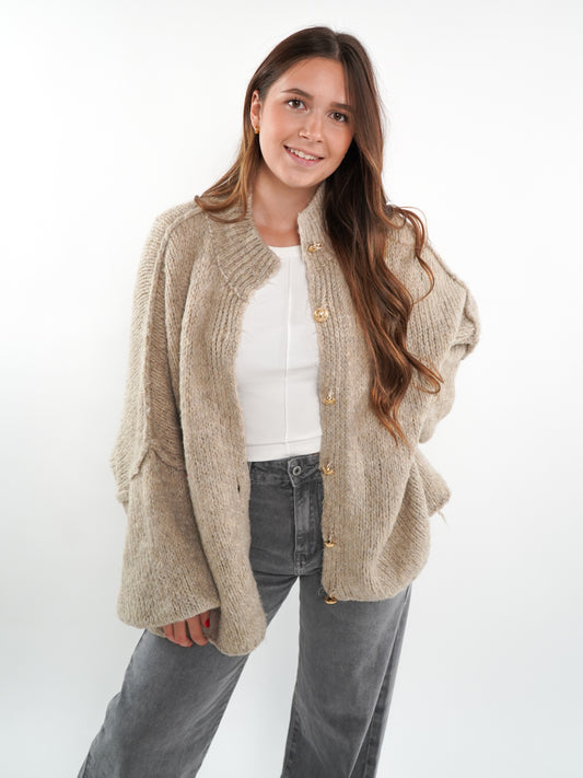 Strickjacke mit goldenen Knöpfen Ella - Braunbeige