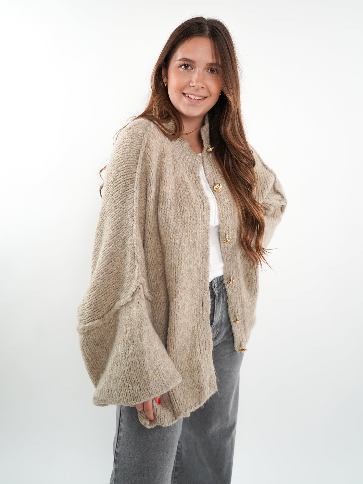 Strickjacke mit goldenen Knöpfen Ella - Braunbeige