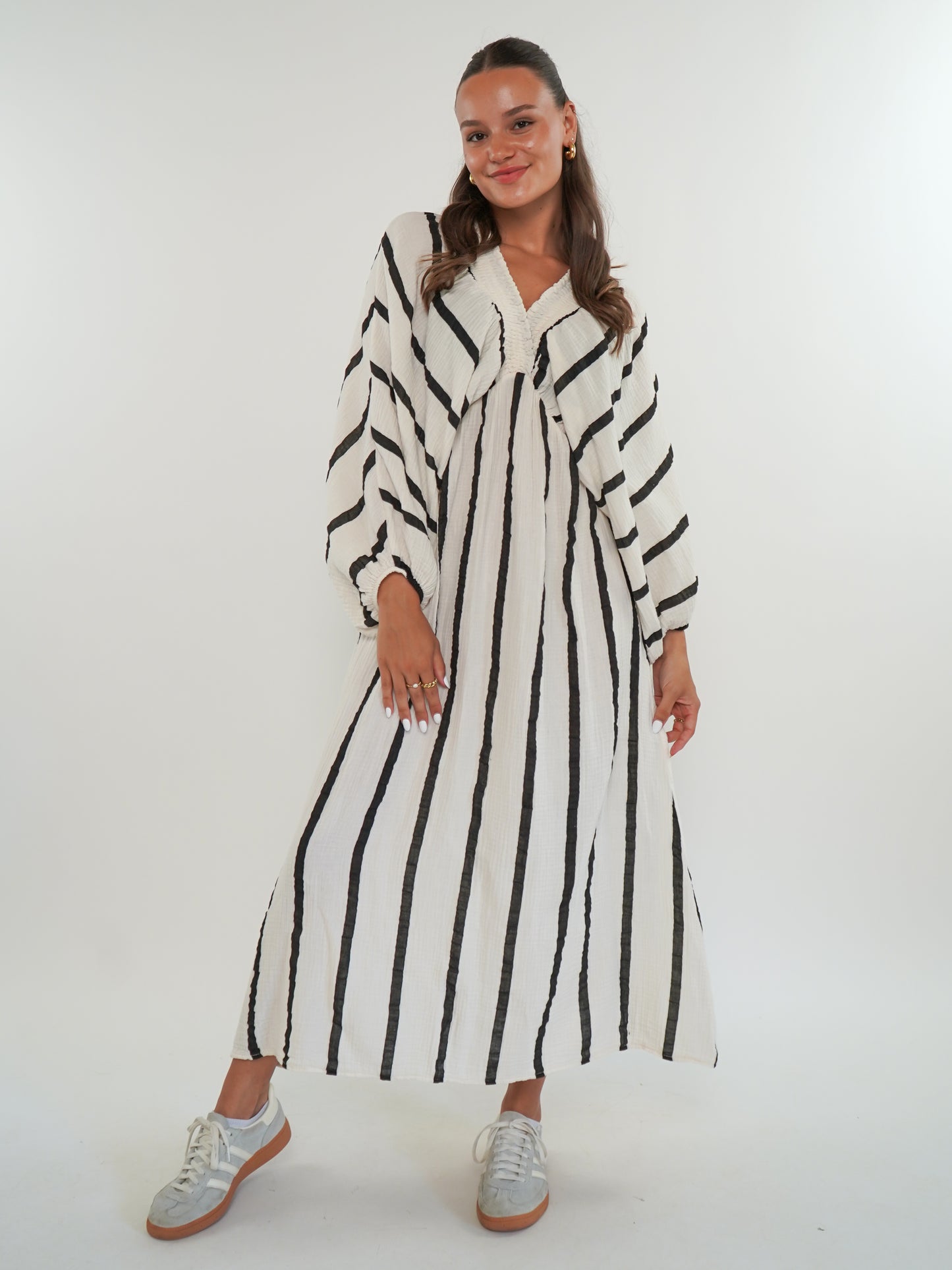 Best Moment Musselin Maxikleid Wide Stripes - Creme/Schwarz