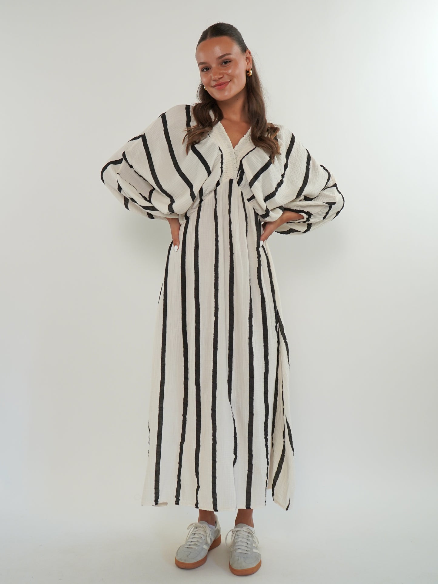 Best Moment Musselin Maxikleid Wide Stripes - Creme/Schwarz