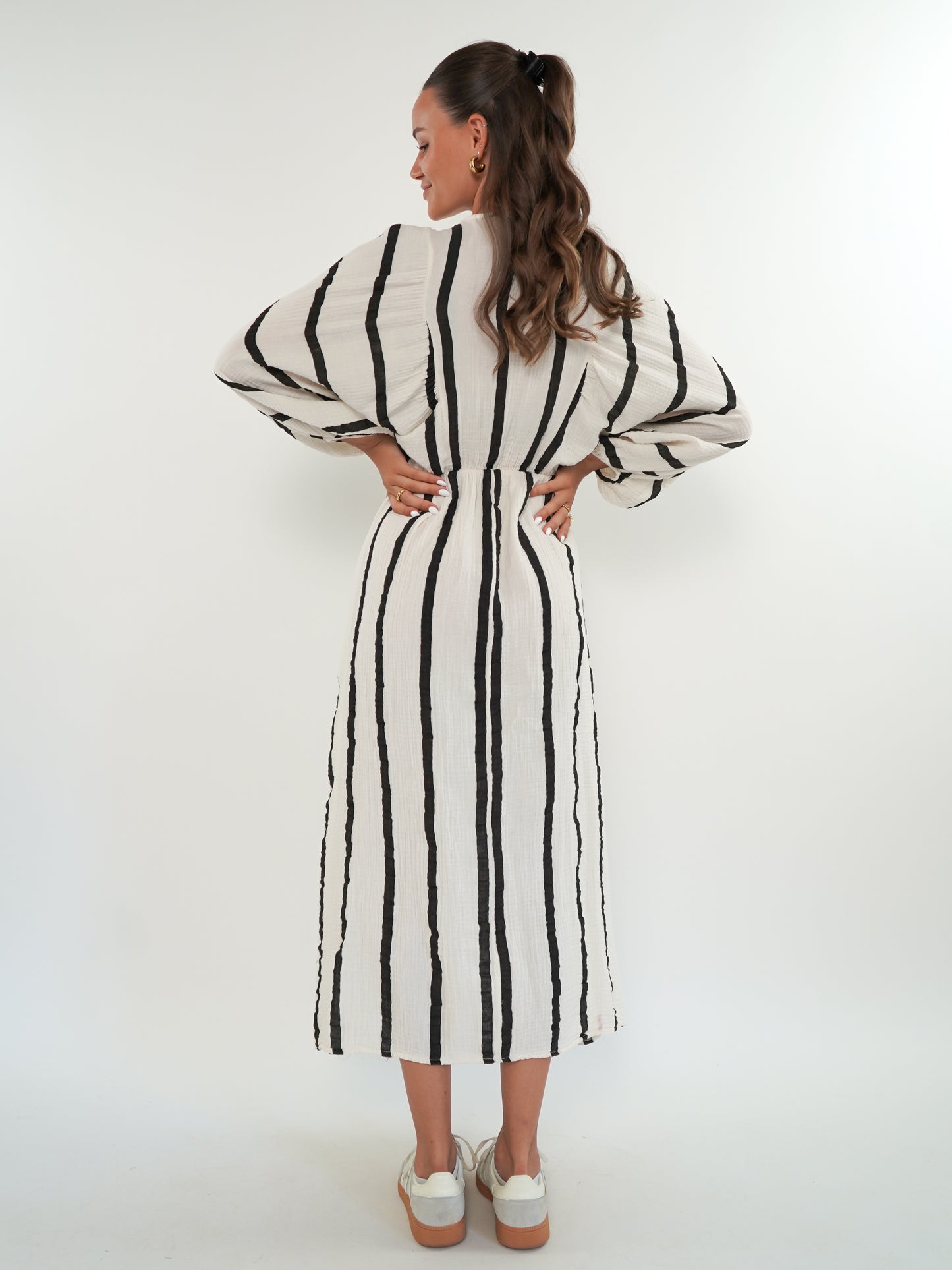 Best Moment Musselin Maxikleid Wide Stripes - Creme/Schwarz