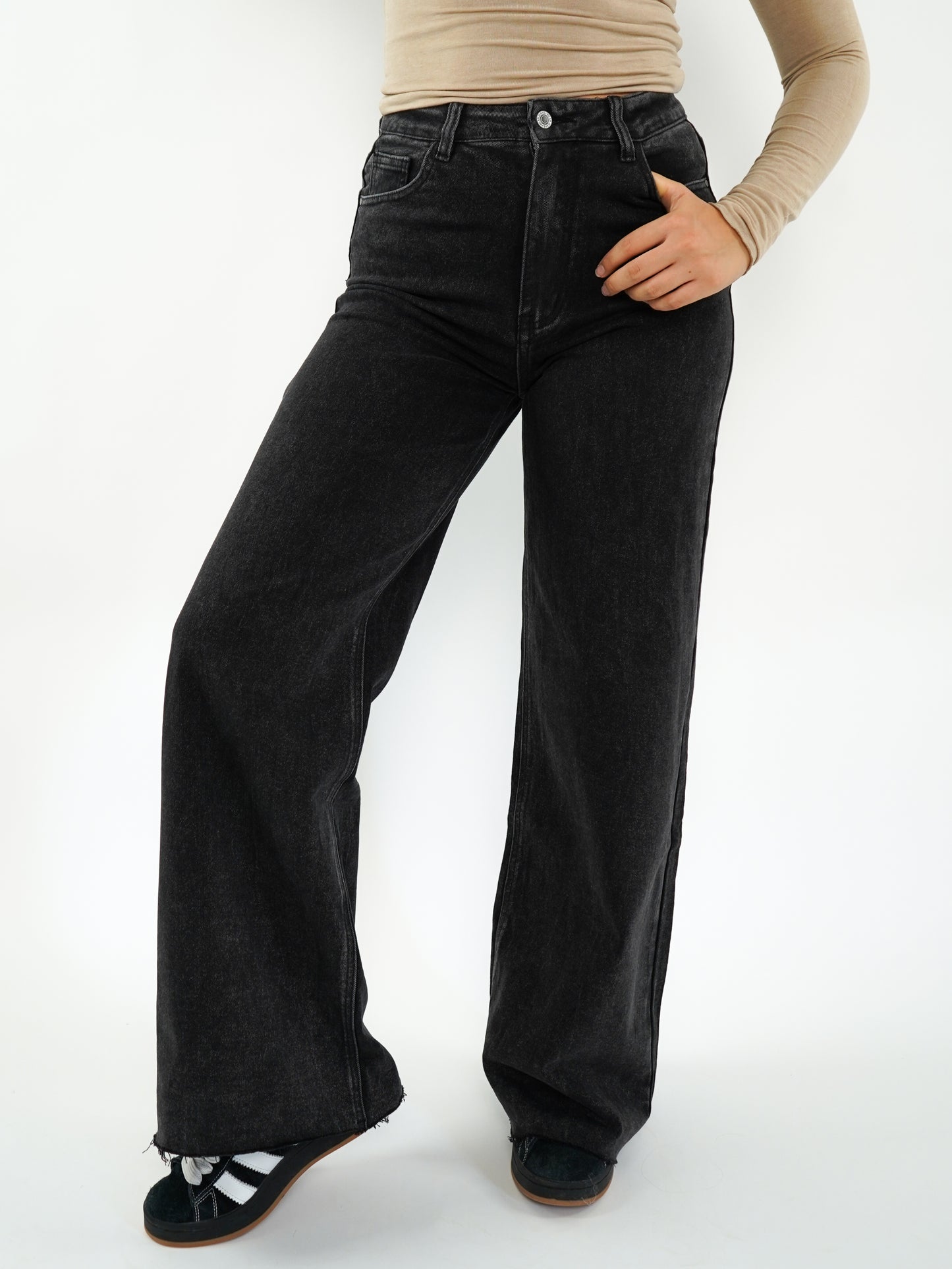 Wide Leg Jeans Alma - washed black