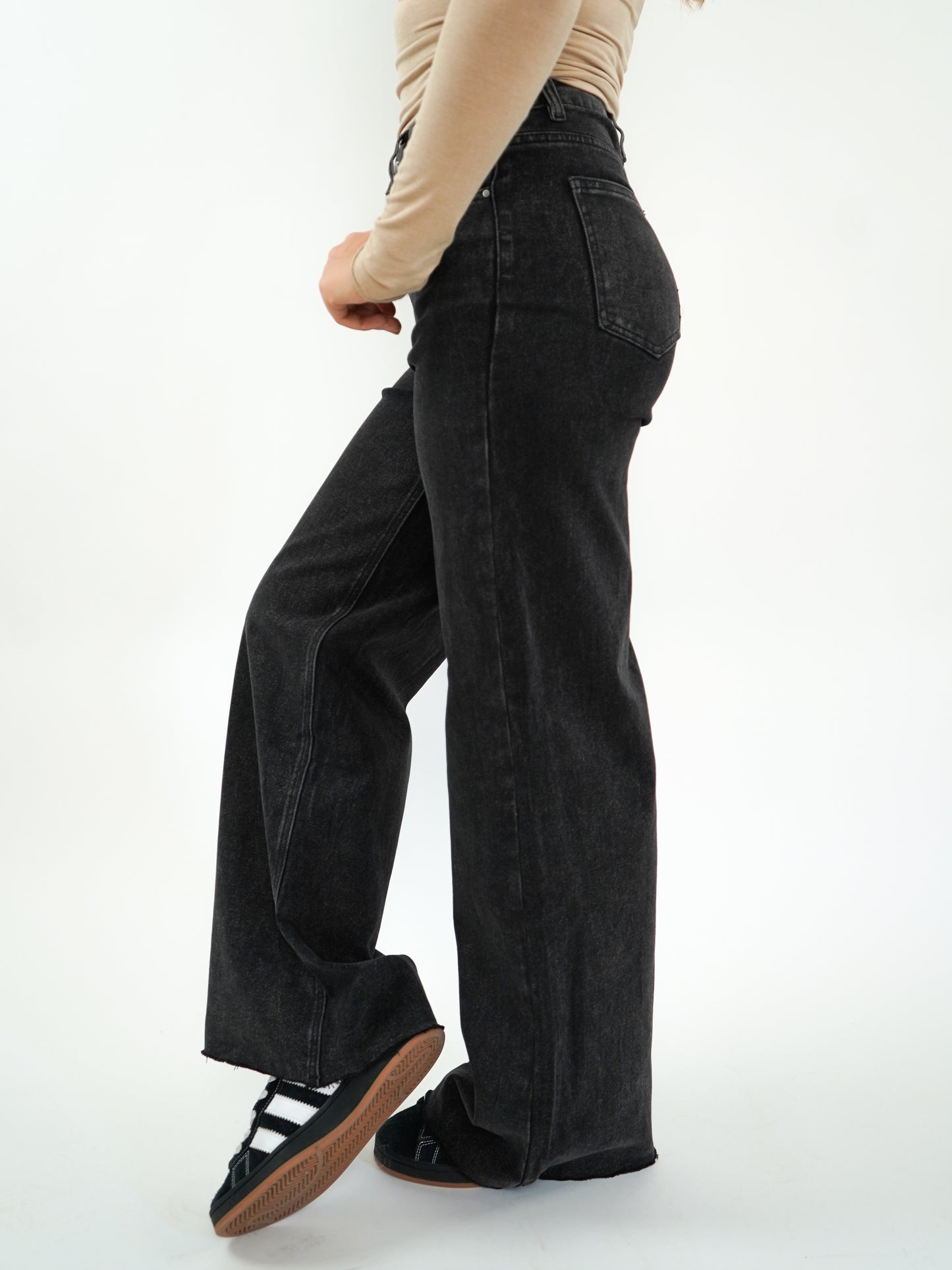 Wide Leg Jeans Alma - washed black