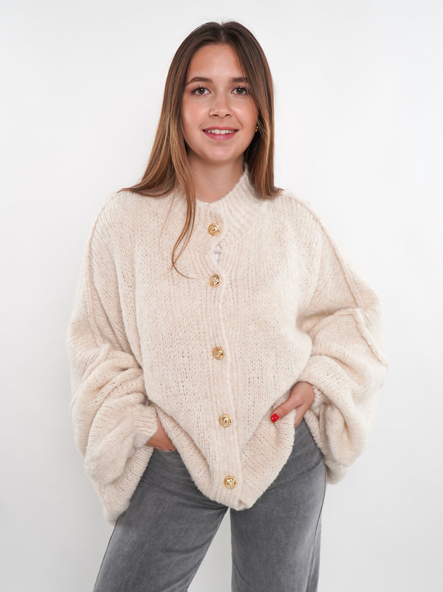 Strickjacke mit goldenen Knöpfen Ella - Cremeweiß