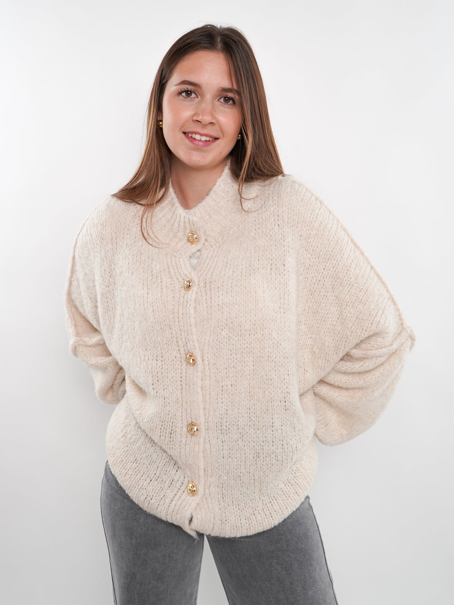 Strickjacke mit goldenen Knöpfen Ella - Cremeweiß