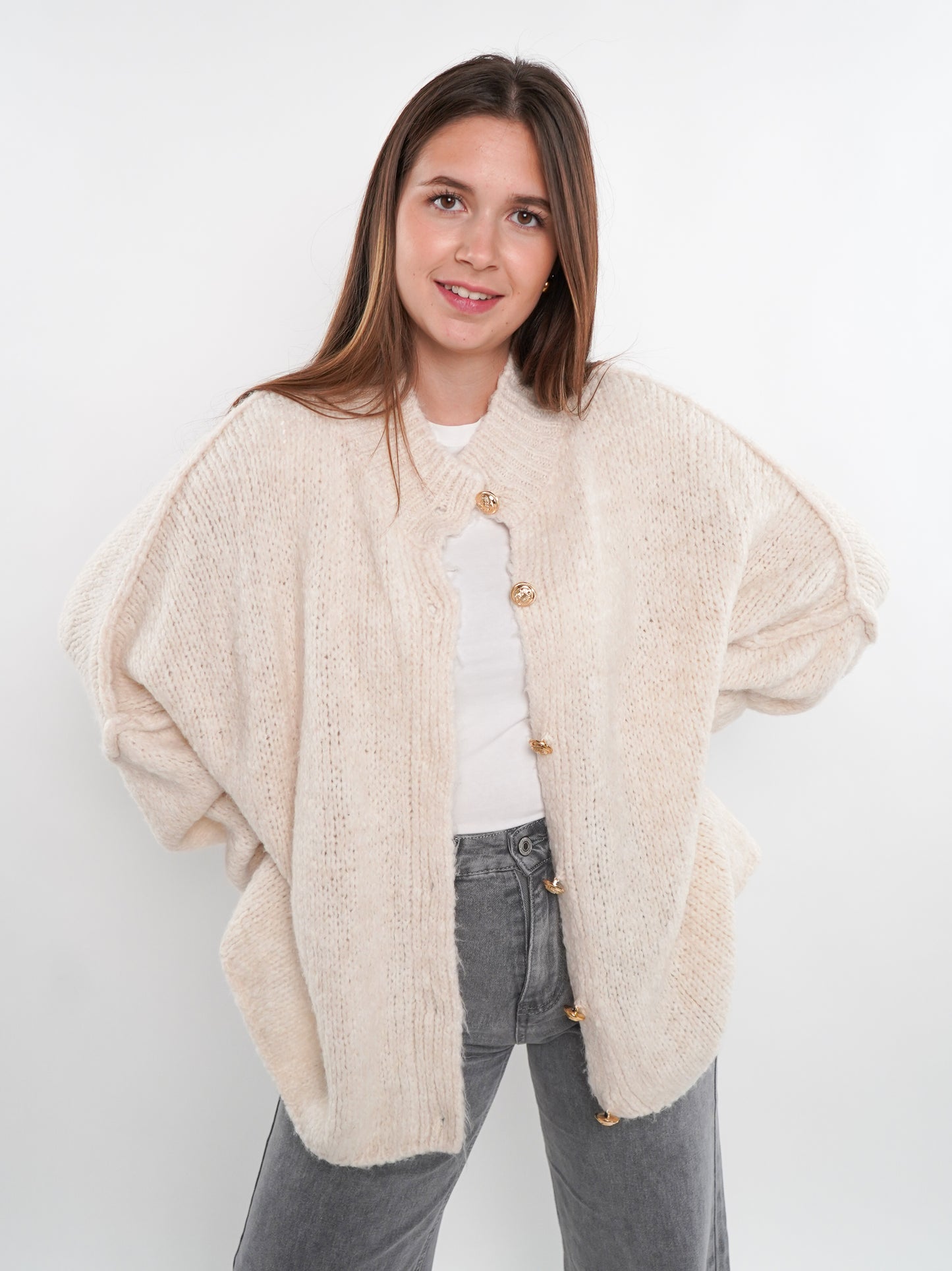 Strickjacke mit goldenen Knöpfen Ella - Cremeweiß