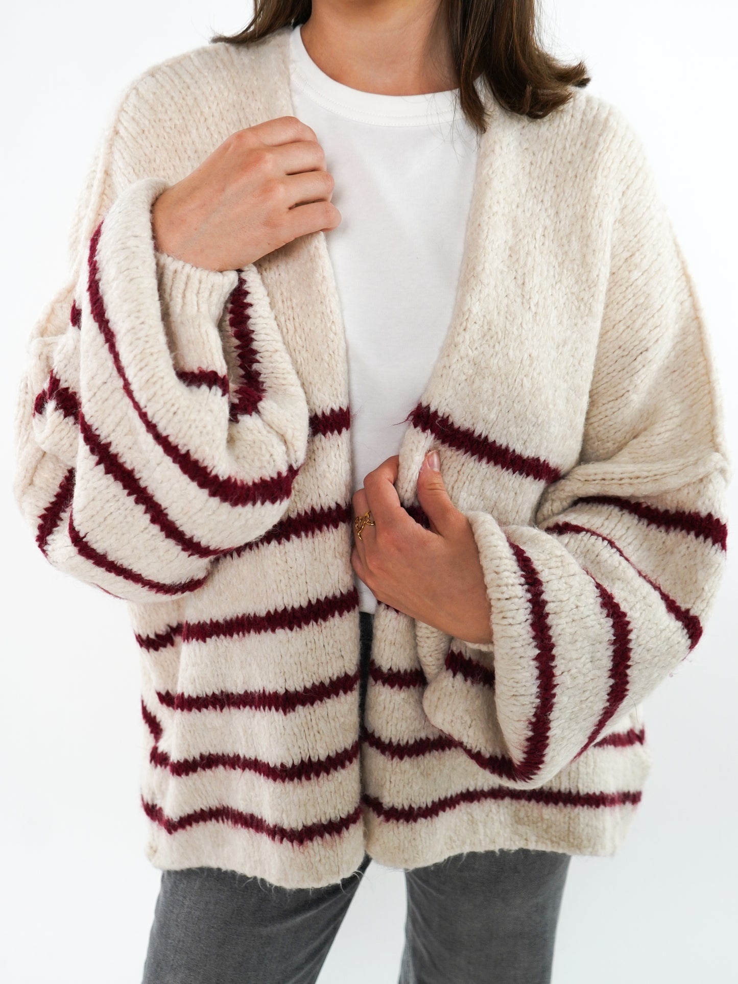 Cozy Strickjacke Felina Stripes - Weiß mit Bordeaux