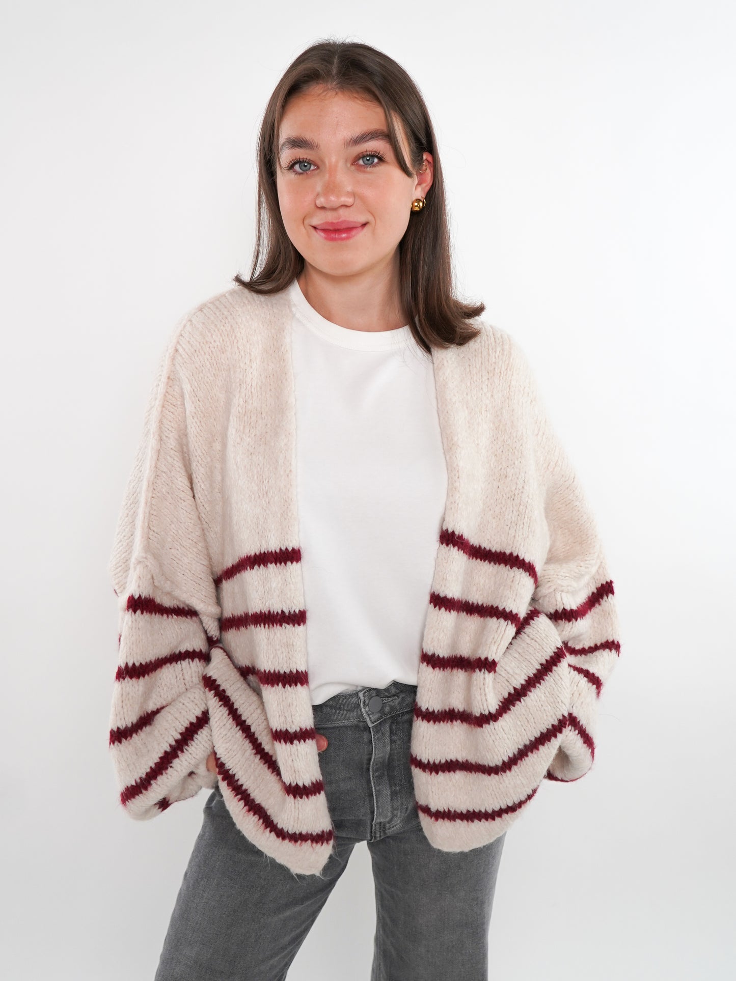 Cozy Strickjacke Felina Stripes - Weiß mit Bordeaux