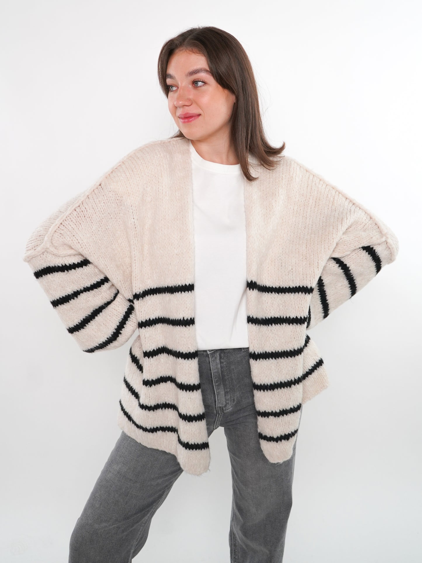 Cozy Strickjacke Felina Stripes - Weiß mit Schwarz