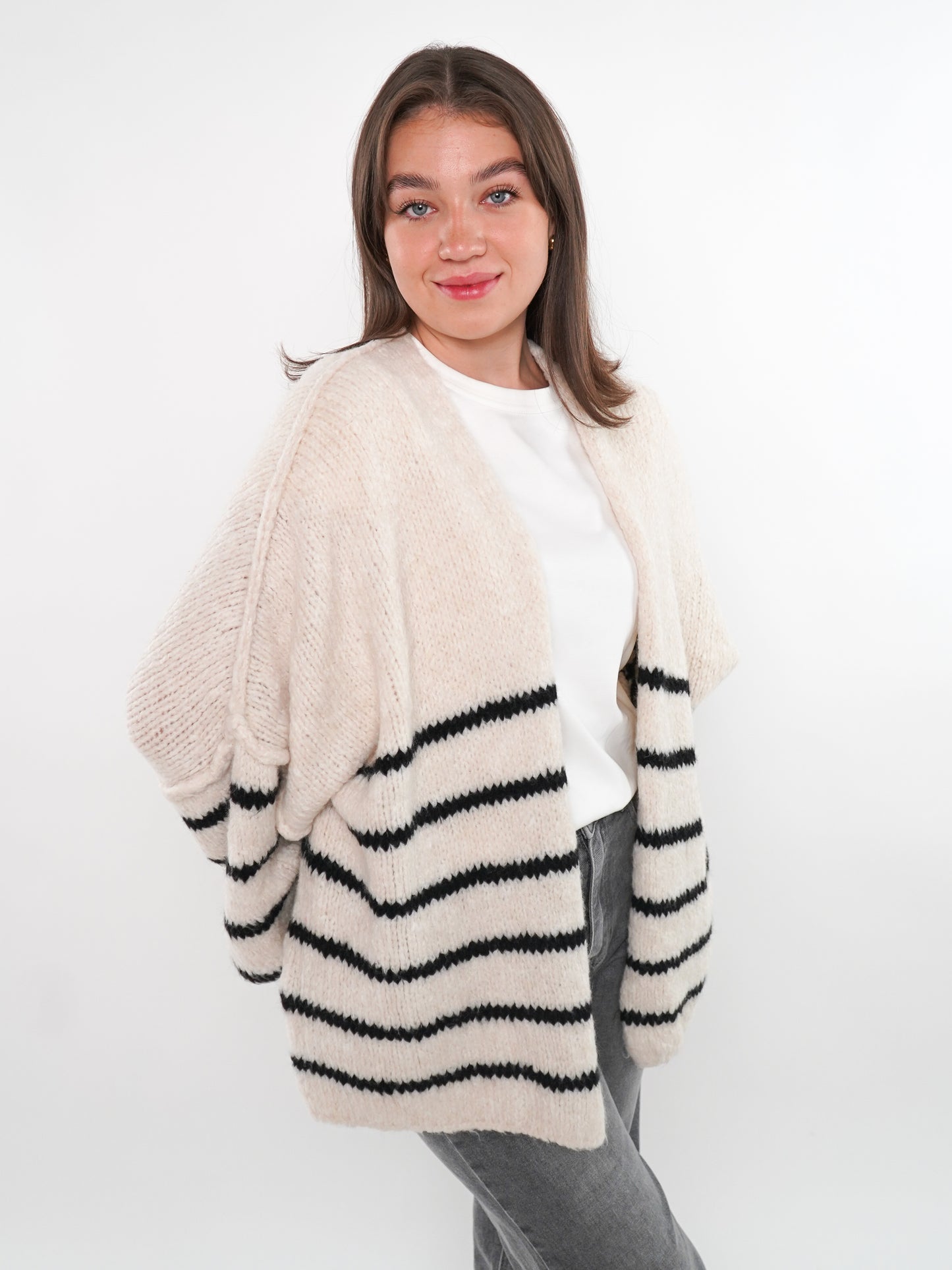 Cozy Strickjacke Felina Stripes - Weiß mit Schwarz