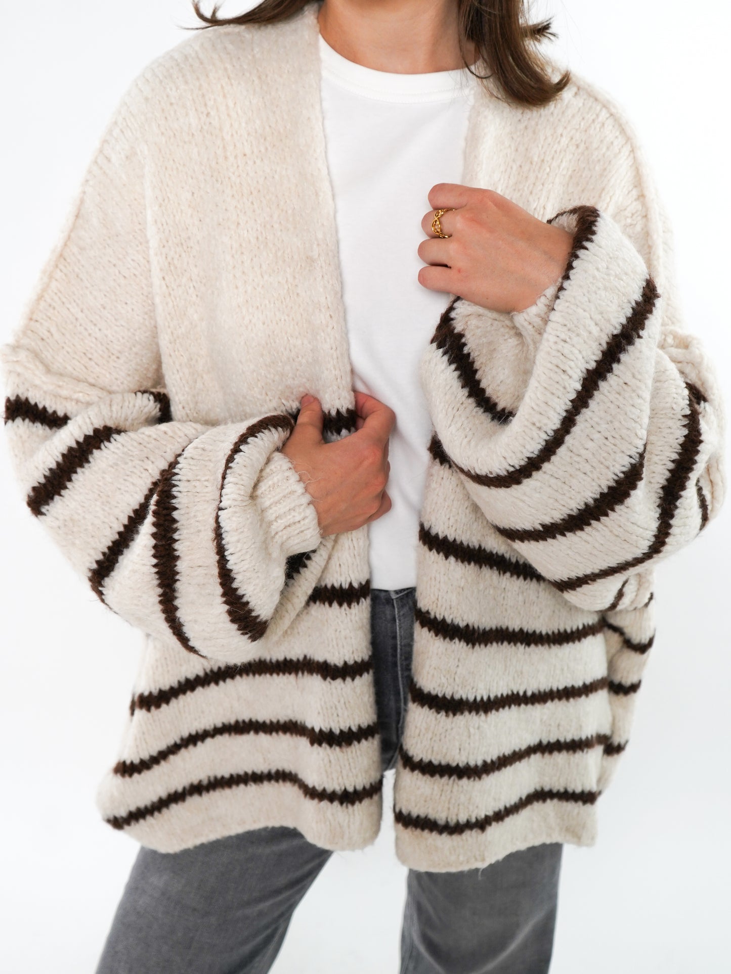 Cozy Strickjacke Felina Stripes - Weiß mit Braun