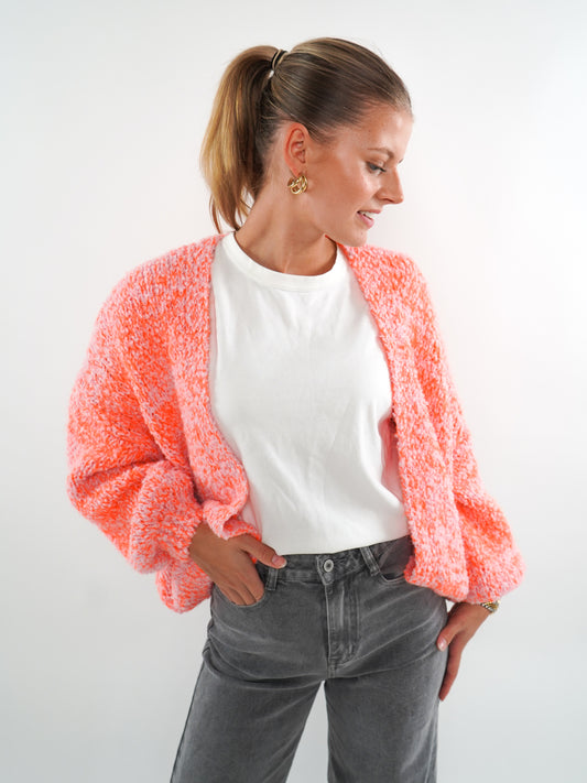 Good Feels Bouclé Strickjacke - Rosa mit Orange