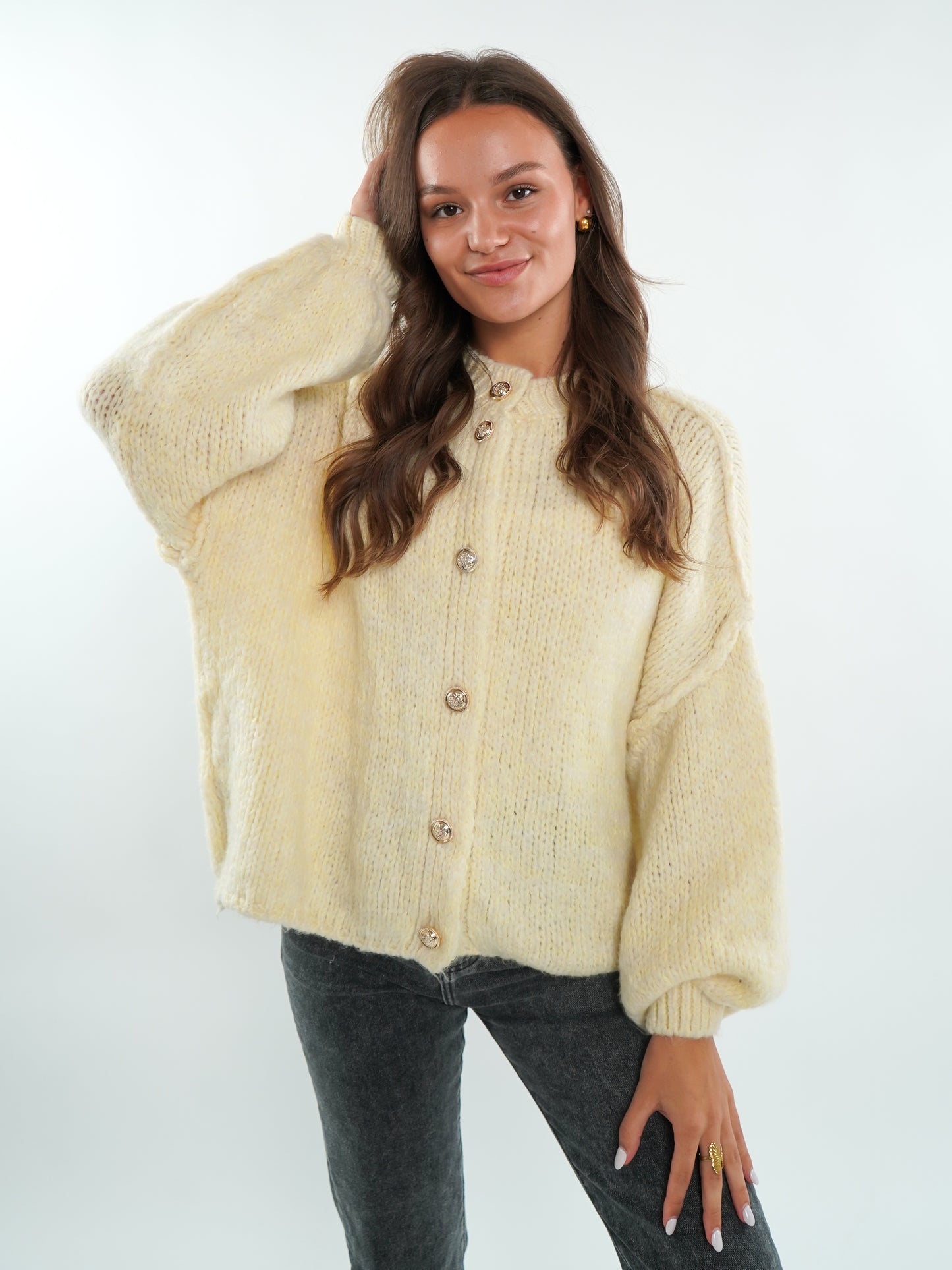 Strickjacke mit goldenen Knöpfen kurz Ella - mélange gelb