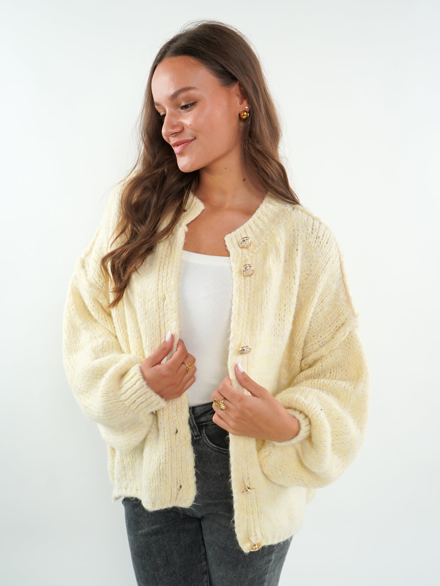 Strickjacke mit goldenen Knöpfen kurz Ella - mélange gelb