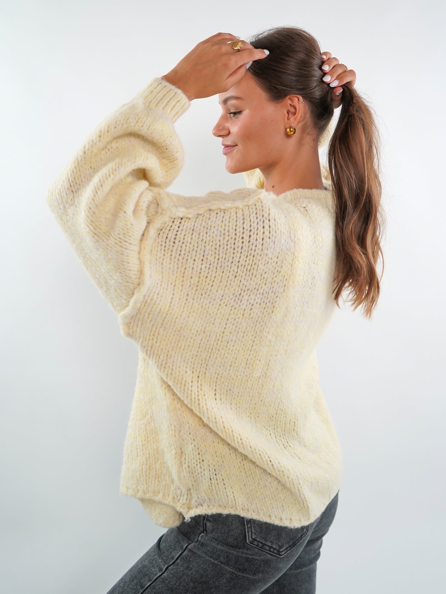 Strickjacke mit goldenen Knöpfen kurz Ella - mélange gelb