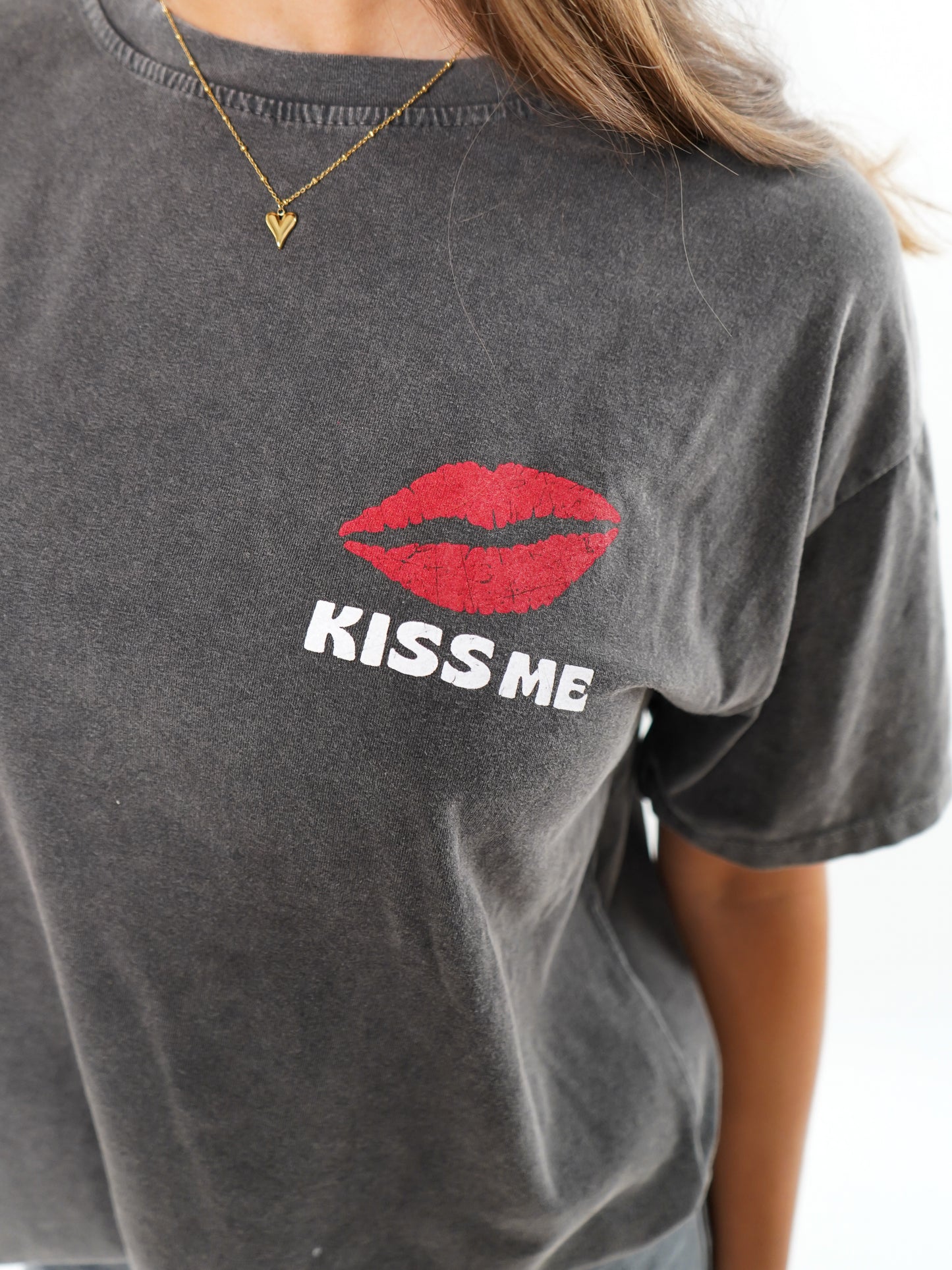 KISS ME T-Shirt - Washed Schwarz