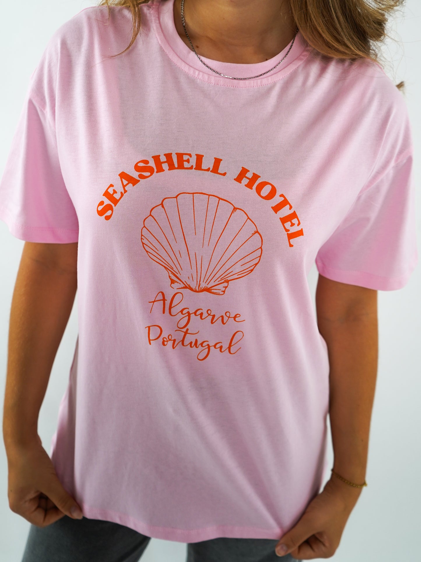 Seashell Hotel T-Shirt - Rosa