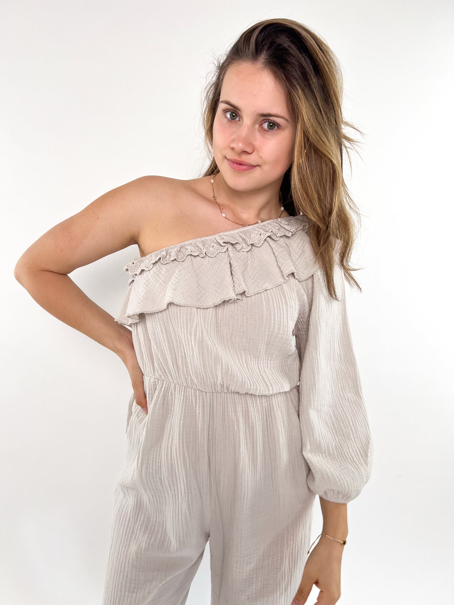 ZWEITELIEBE 223 Starstruck Off Shoulder Jumpsuit Musselin - Beige - vom Umtausch ausgeschlossen -