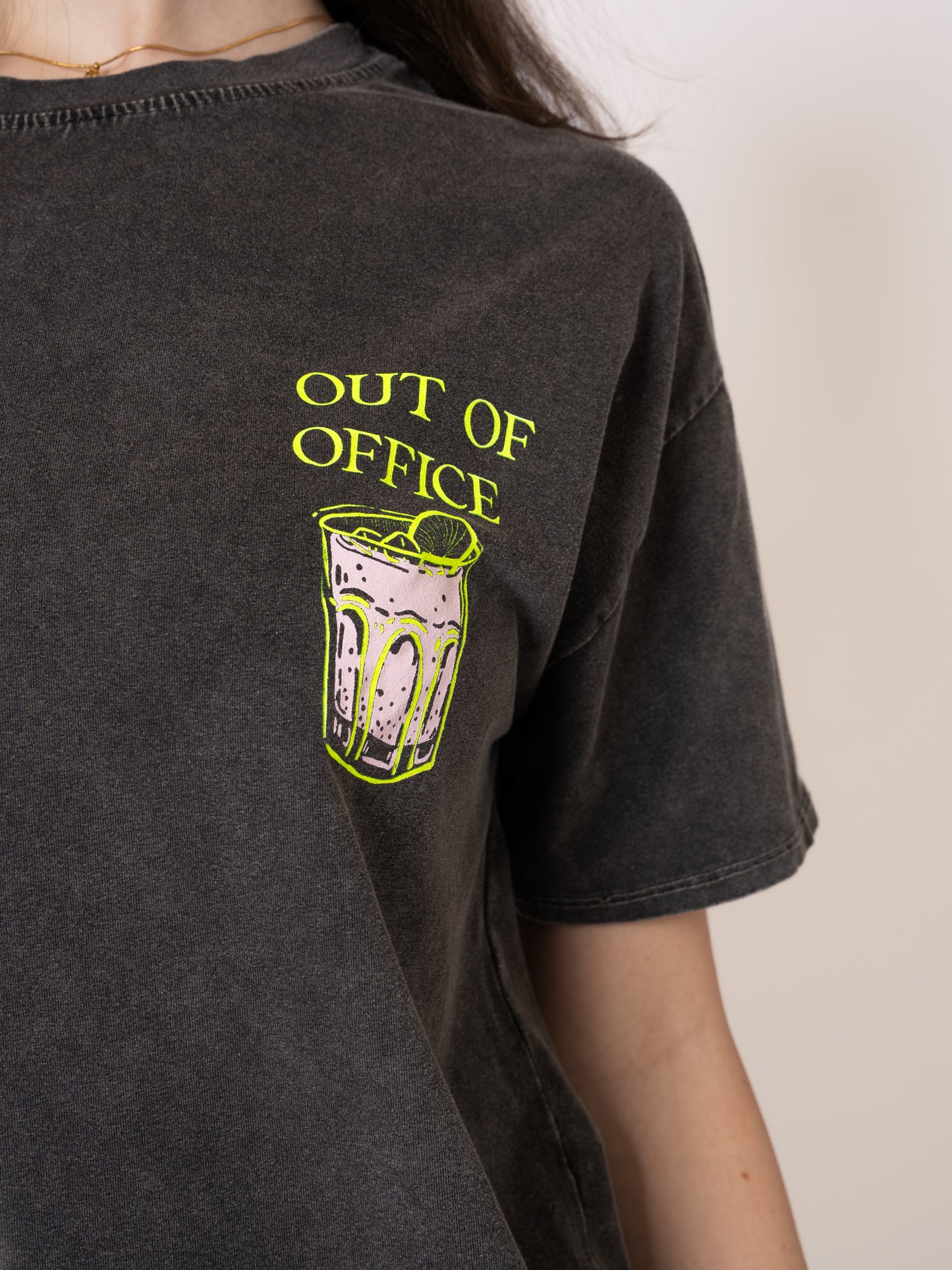 OUT OF OFFICE Oversize T-Shirt - Washed Schwarz