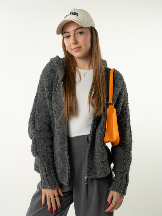 Fuzzy Feels Bouclé Strickjacke - Dunkelgrau